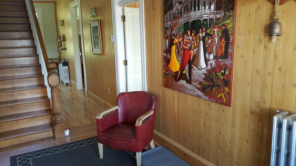 Le Manoir Du Vieux Presbytere Port-Daniel Εξωτερικό φωτογραφία