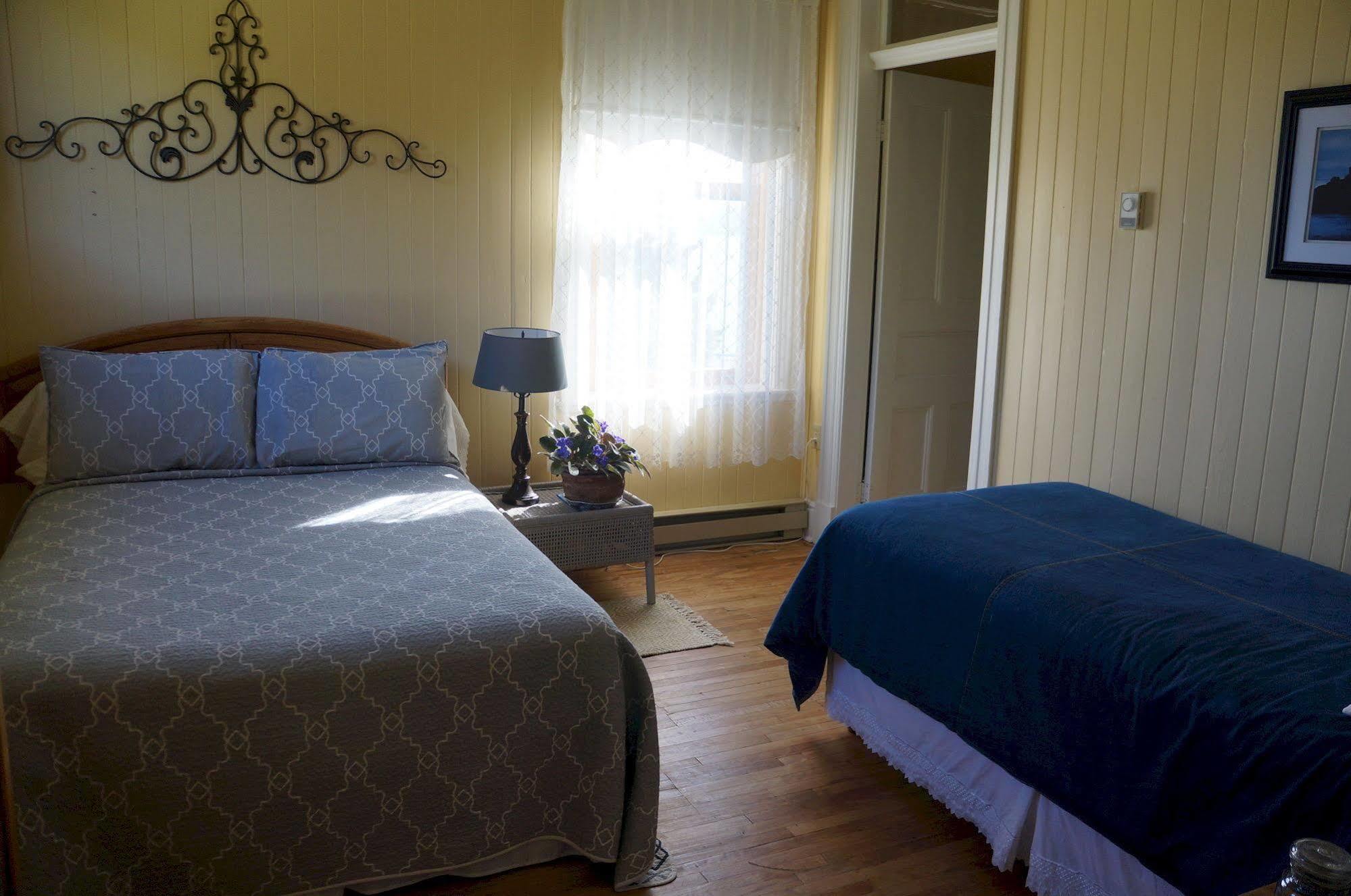 Le Manoir Du Vieux Presbytere Port-Daniel Εξωτερικό φωτογραφία