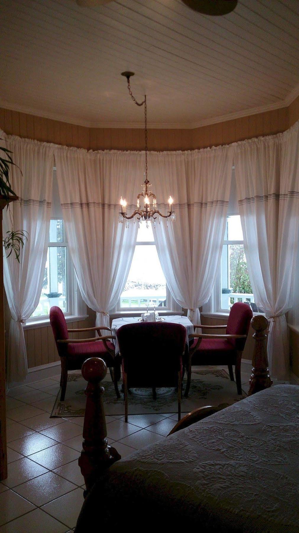 Le Manoir Du Vieux Presbytere Port-Daniel Εξωτερικό φωτογραφία
