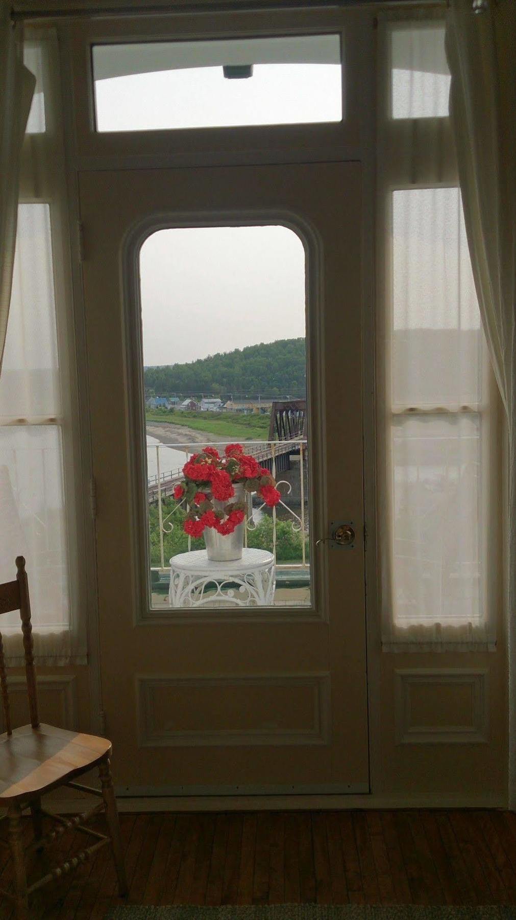Le Manoir Du Vieux Presbytere Port-Daniel Εξωτερικό φωτογραφία